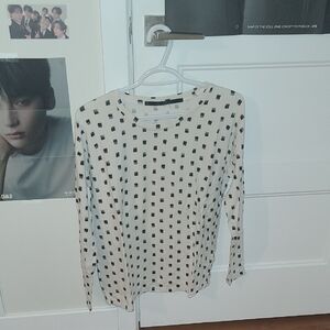 Women's Black and White Patterned Top